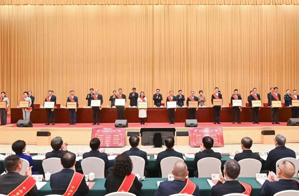 喜報 | 山外山榮獲“重慶市優(yōu)秀民營企業(yè)”稱號！